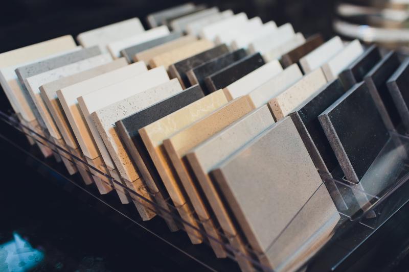 Travertin ou ardoise, comment faire le meilleur choix pour votre projet